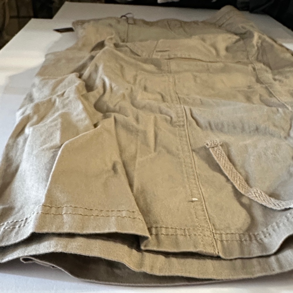 Gloria Vanderbilt Tan Capri with Front and Rear Pockets.